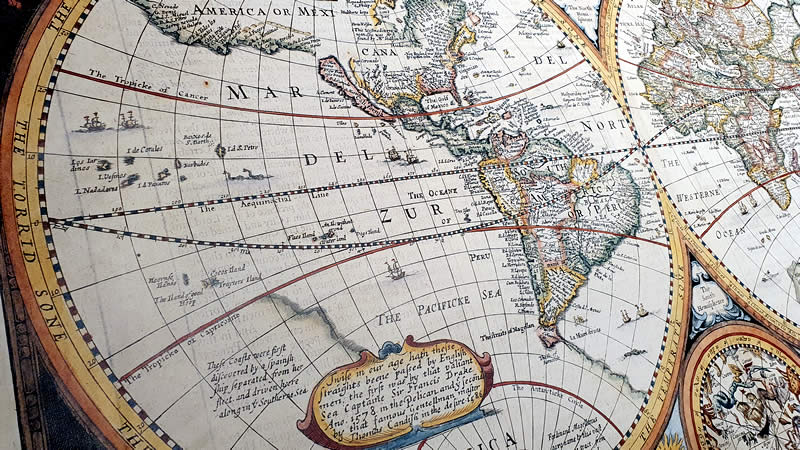 immagine di mappa murale mappa murale Mappa Antica del Mondo - elegante riproduzione di una stampa antica del 1651 - con rappresentazione degli emisferi, elementi e sfera celeste