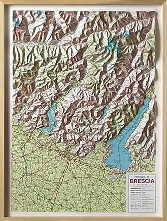 immagine di mappa in rilievo mappa in rilievo Brescia - mappa in rilievo con cornice in legno - 71 x 94 cm