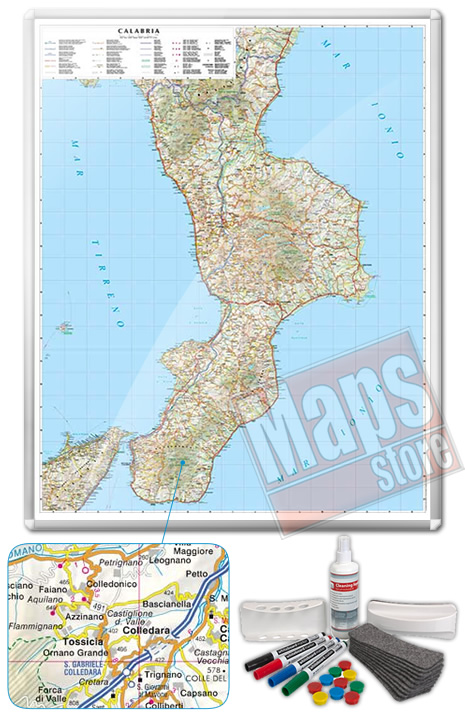 immagine di mappa murale mappa murale Mappa Murale Magnetica della Calabria - cartografia dettagliatissima ed aggiornata - su robusto pannello in acciaio smaltato con cornice in alluminio anodizzato, scrivibile e lavabile + kit lavagna magnetica in omaggio (spray per la pulizia, calamite, pennarelli, cimosa e portapennarelli calamitati) - 90 x 110 cm