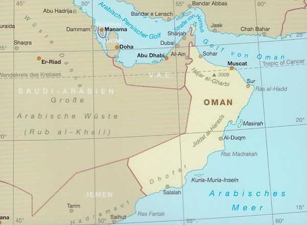 immagine di mappa stradale mappa stradale Oman - con Muscat, Sur, Al-Duqm, Masirah, Salalah, Dhofar, Hajar-al-Gharbi, Jiddat al-Harasis - mappa impermeabile e anti-strappo - nuova edizione