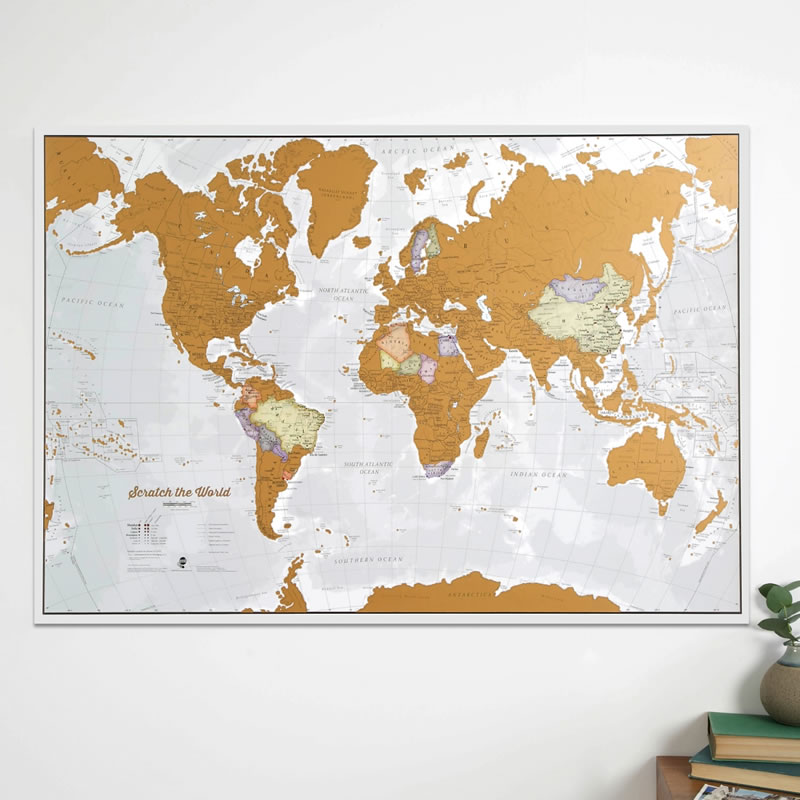 immagine di mappa murale mappa murale Planisfero da grattare! (Scratch Off World Map) - Gratta e Scopri il Mondo - mappa murale personalizzabile con cartografia di alta qualità, dettagliata e aggiornata - il regalo ideale per appassionati di viaggi - 84 x 60 cm - nuova edizione