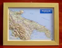 Puglia - carta in rilievo con cornice in legno 36x28 cm